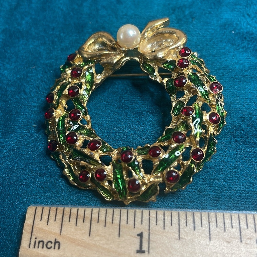Vintage Christmas Wreath Brooch - Picture 5 of 5